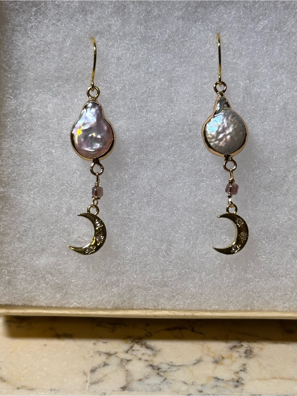 18KGold Moon 18k filled chain& Iridescent Pearl Drop Earrings! ‼️Handmade‼️ - Picture 11 of 12